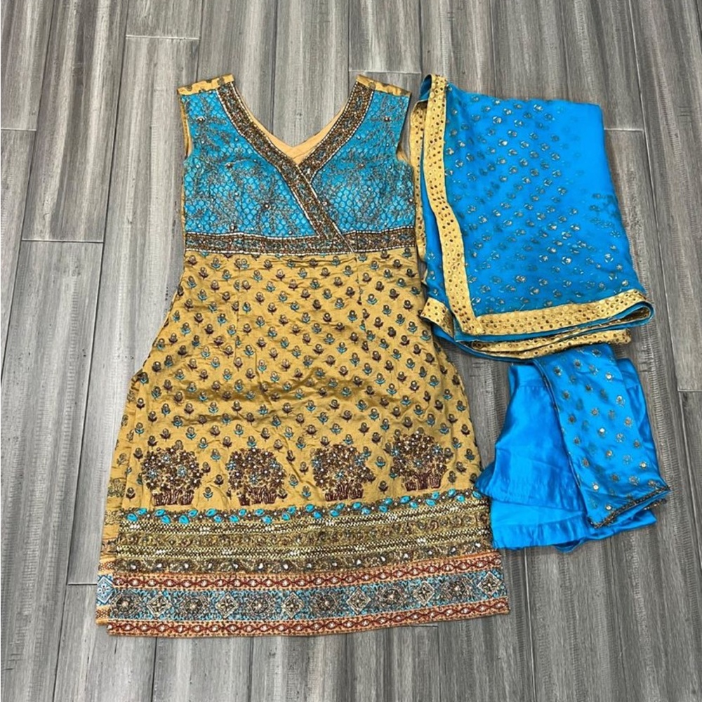 Churidar salwar kameez suit